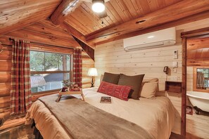 2 bedrooms, iron/ironing board, travel cot, free WiFi