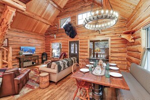 Smart TV, fireplace