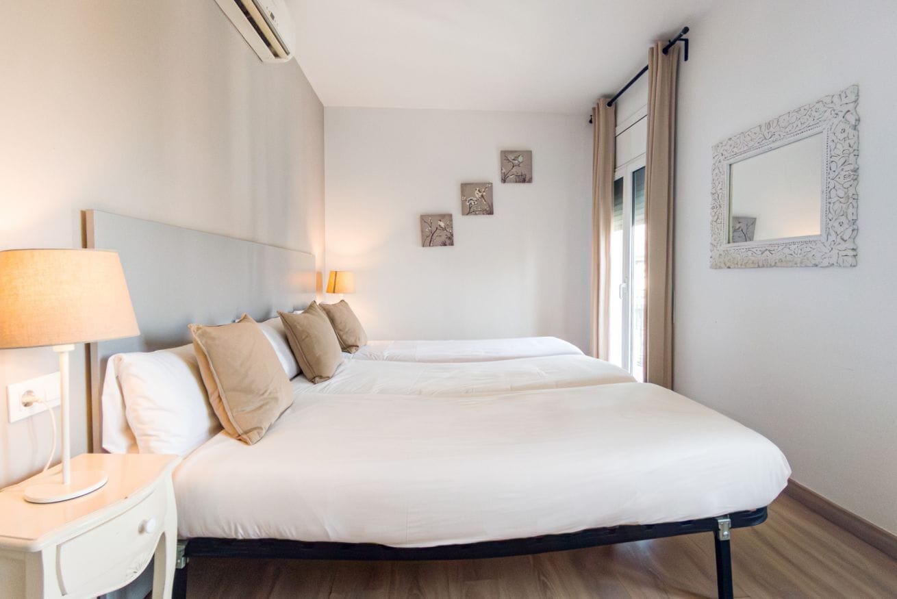 3 slaapkamers, een strijkplank/strijkijzer, reisbedje