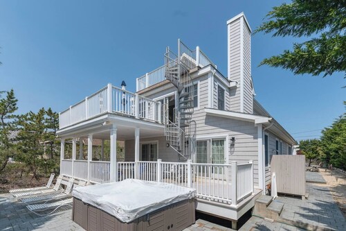 Peaceful 5-bedroom cottage in beach front community with AC in charming Montauk