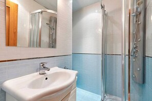 Towels, shampoo - Design Flat, Terrace / Paseo de Gracia, Born (Barcelona)