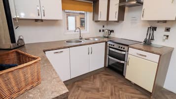 Dishwasher, cookware/dishes/utensils