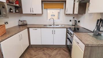 Dishwasher, cookware/dishes/utensils