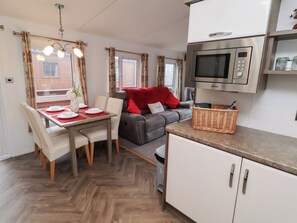 Dining - Chloe's Cabin (Morpeth)