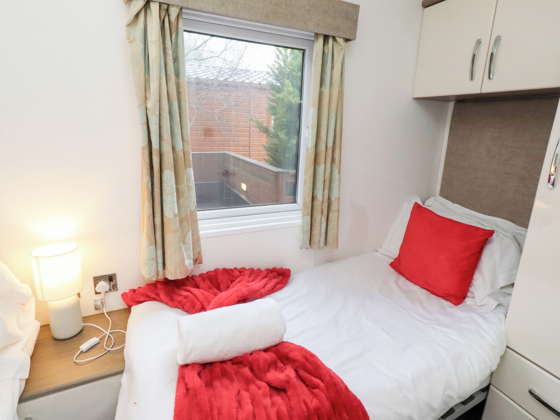 2 bedrooms, individually decorated, individually furnished, free WiFi