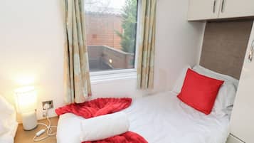 2 bedrooms, individually decorated, individually furnished, free WiFi