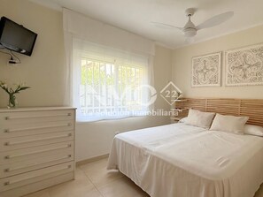 Iron/ironing board - Ground floor flat in 2nd line beach, terrace (Cambrils)