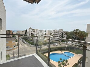 Property grounds - Flat with solarium, parking and swimming pool (Cambrils)
