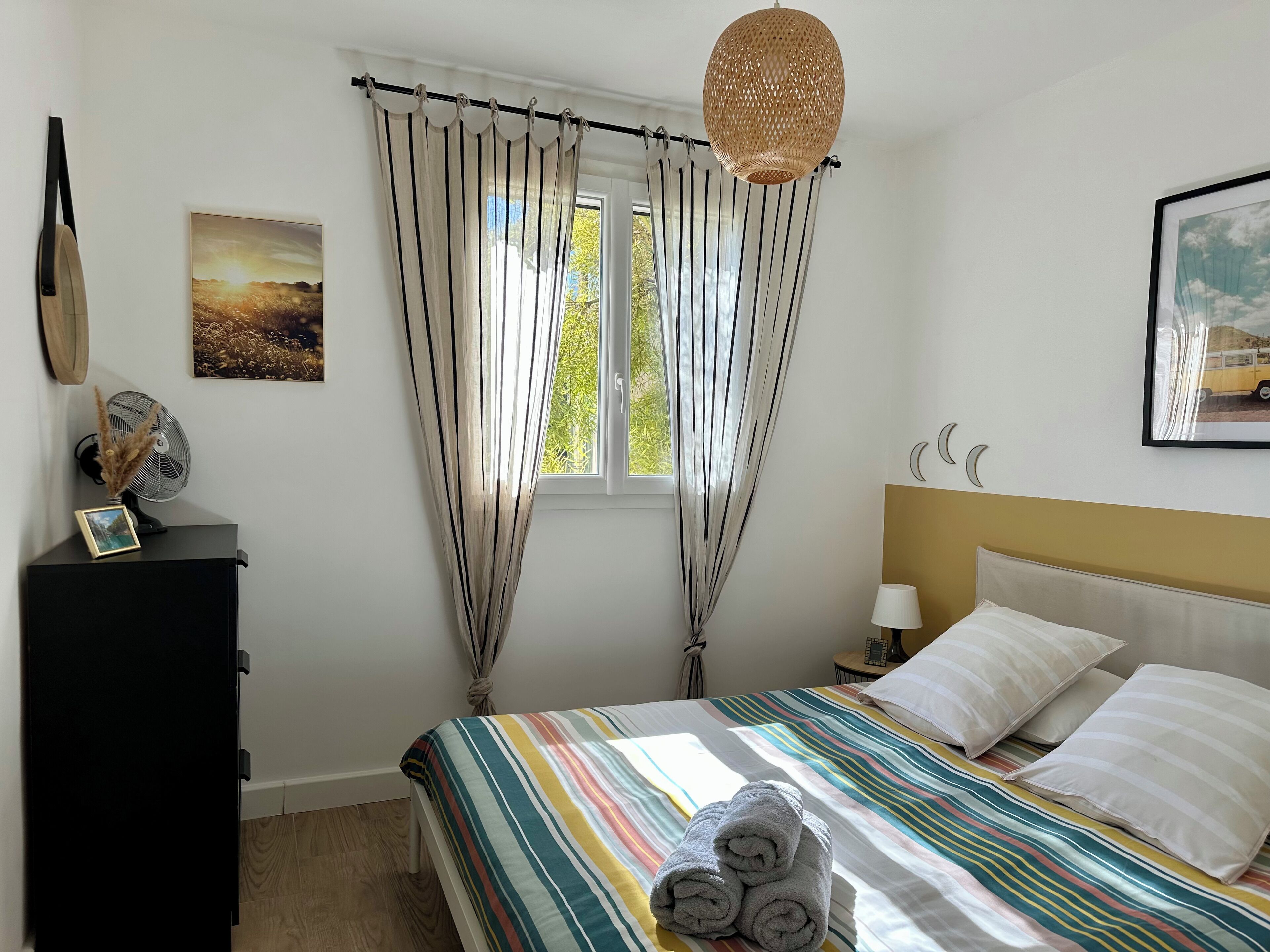 Iron/ironing board, travel crib, free WiFi, bed sheets