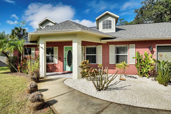 8 Mi To Flagler Beach! Family Getaway W/ Yard - Flagler Beach, FL