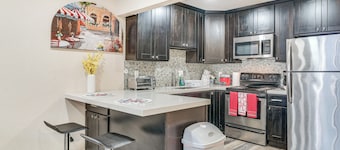 Shop, Hike & Sip Wine: Pleasanton Gem w/ Balcony!