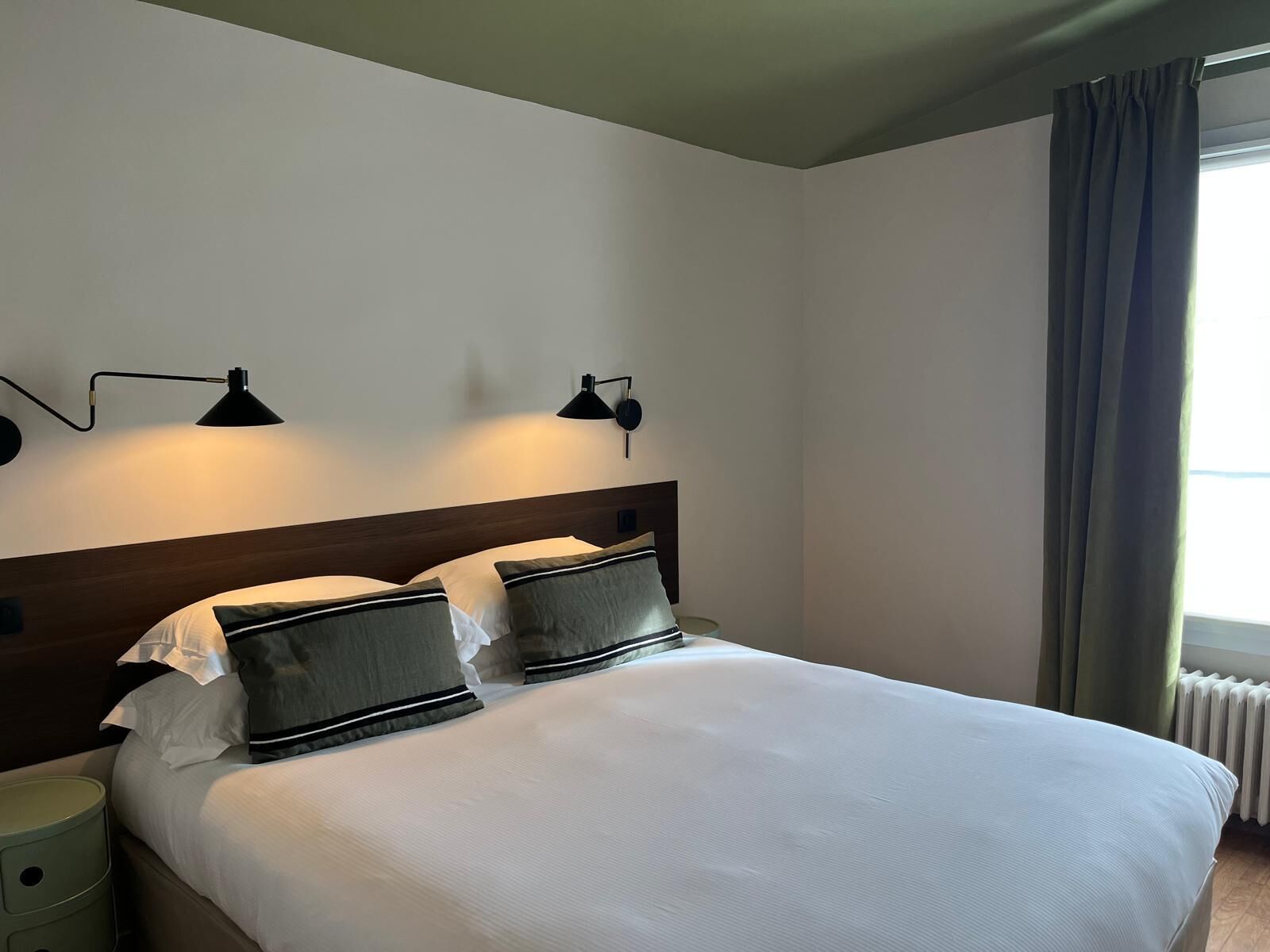 Junior Suite | Minibar, in-room safe, desk, blackout drapes