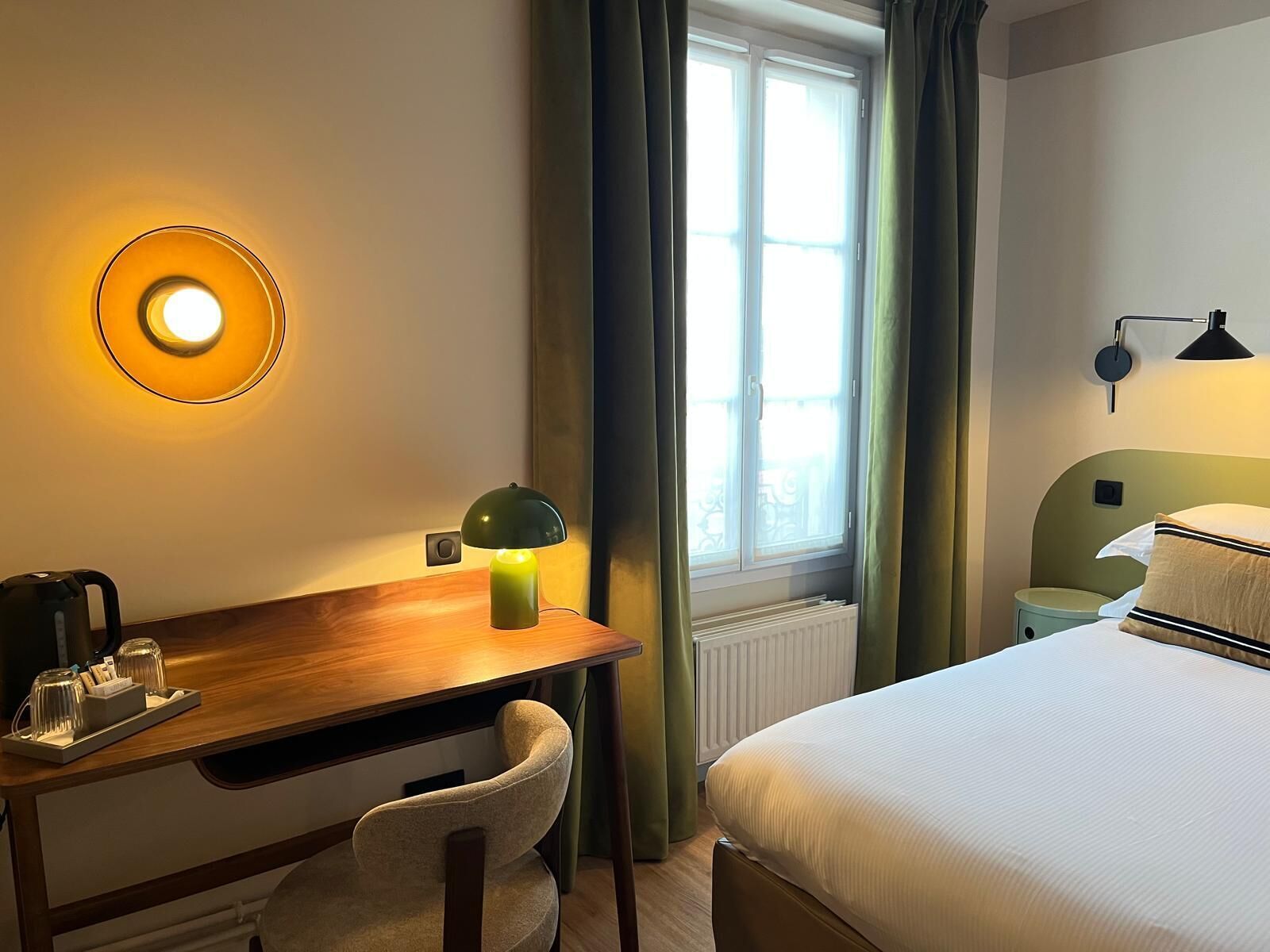 Doppia Standard | Minibar, cassaforte in camera, una scrivania, tende oscuranti