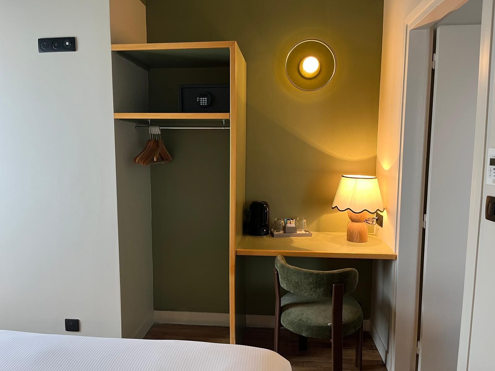 Suite – junior | Minibar, safe på rommet, skrivebord og blendingsgardiner