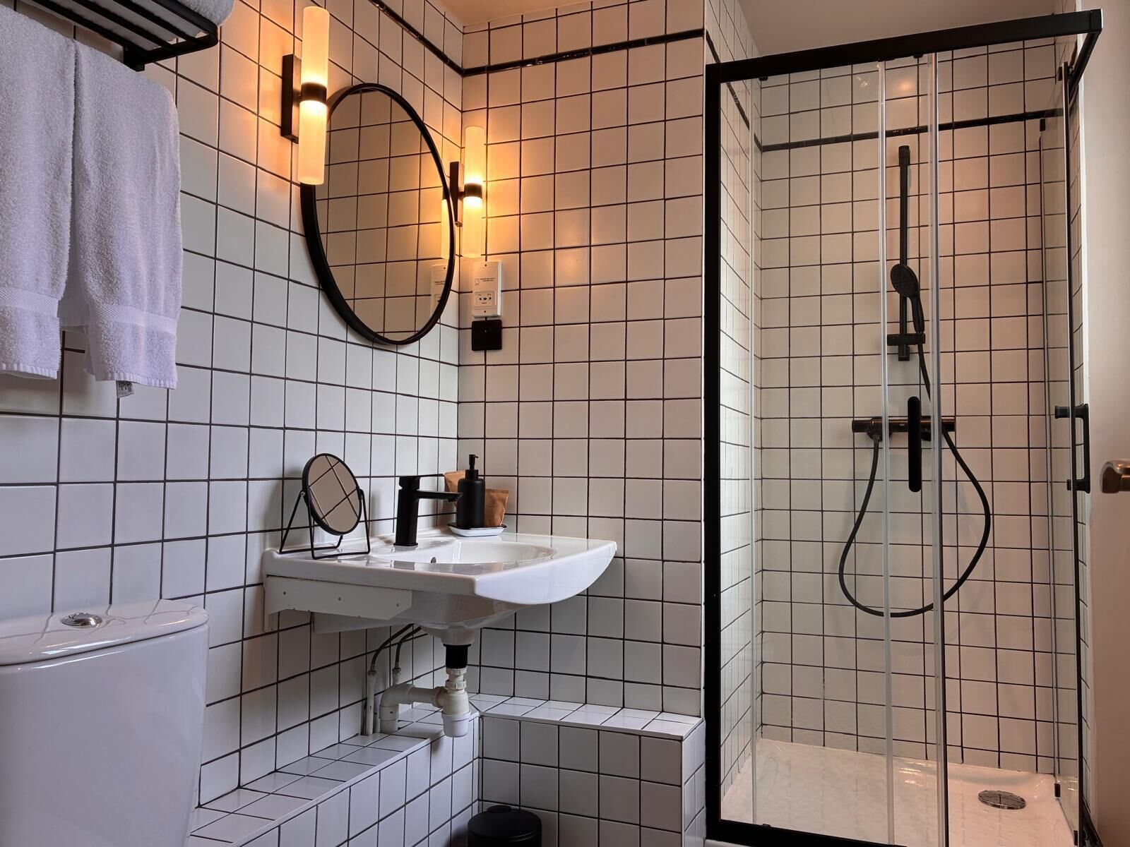 Dobbeltrom – standard | Bad | Toalettartikler (inkludert), hårføner, håndklær og såpe