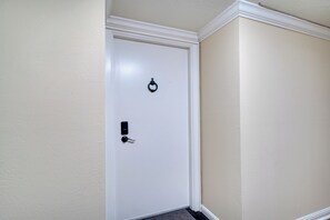 Interior - 2 Mi to Dtwn Pleasanton Condo w/ Pool Access (Pleasanton)