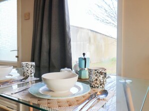Dining - Granada at Avalon Eco Farm (Cambridge)