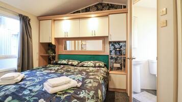 2 bedrooms, individually decorated, individually furnished, free WiFi