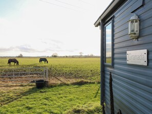 Property grounds - Granada at Avalon Eco Farm (Cambridge)
