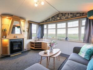 Living area - Granada at Avalon Eco Farm (Cambridge)