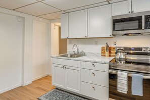Apartment (2 Bedrooms) | Interior - Work & Play in Alexandria! DMV Commuter Base (Alexandria)