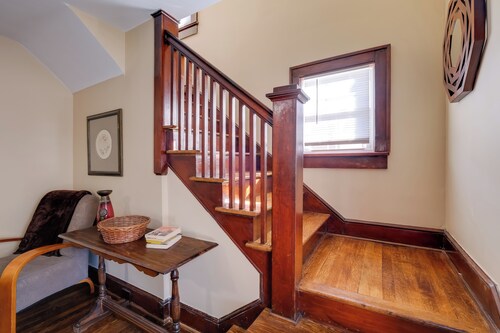 Walk to Main St & Campus! Dtwn Radford Home