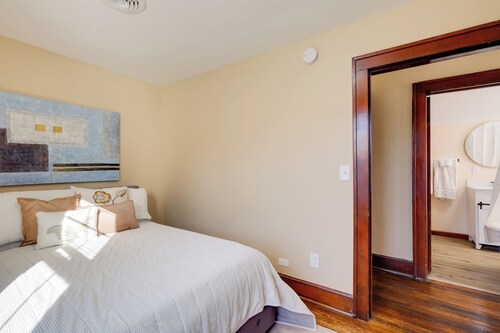 Walk to Main St & Campus! Dtwn Radford Home