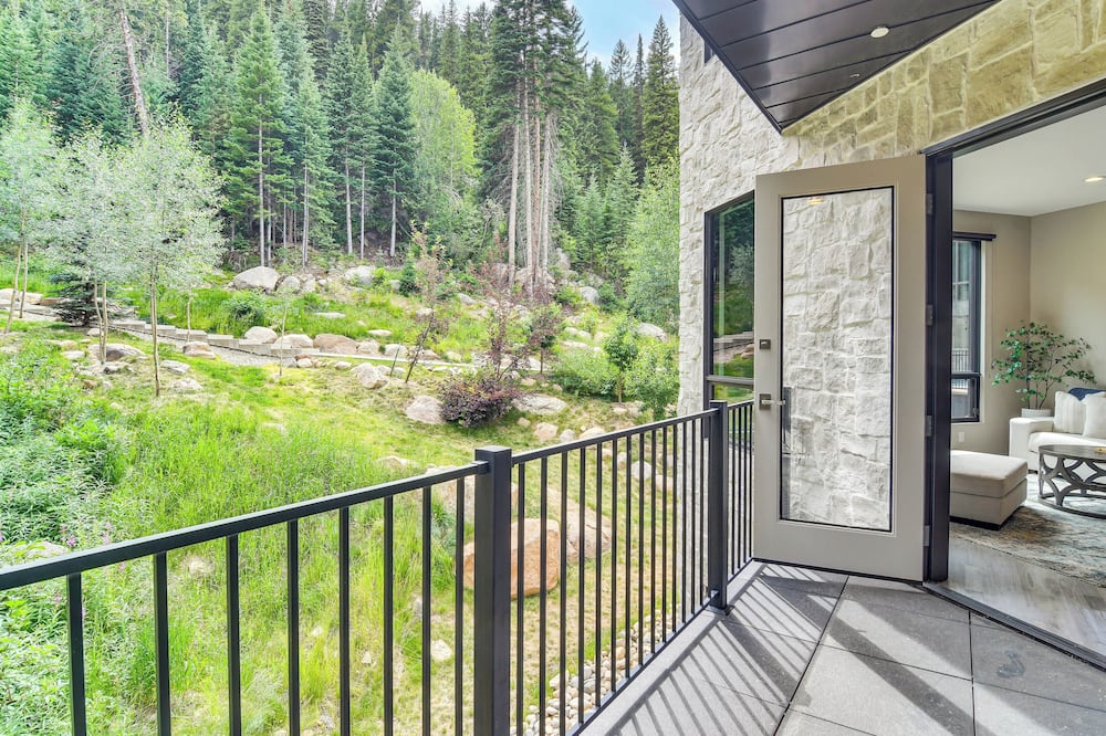 Ski-in/ski-out! Winter Park Family Gem w/ Hot Tub - Colorado Mountain, CO