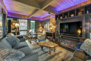 House (2 Bedrooms) | Interior - Private Hot Tub! A-frame Hideaway By Oakland Bay (Shelton)