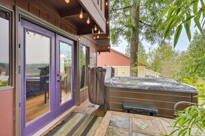 House (2 Bedrooms) | Interior - Private Hot Tub! A-frame Hideaway By Oakland Bay (Shelton)