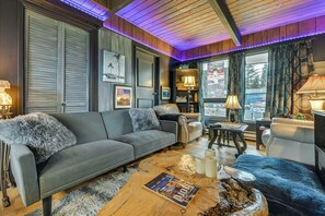 House (2 Bedrooms) | Interior - Private Hot Tub! A-frame Hideaway By Oakland Bay (Shelton)