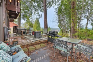 House (2 Bedrooms) | Interior - Private Hot Tub! A-frame Hideaway By Oakland Bay (Shelton)