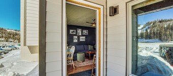 Prime Lift Access! Ski-in/ski-out Brian Head Condo