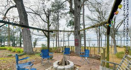 Couples Retreat w/ Dock Access on Lake Eufaula!