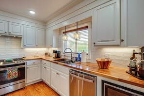 House (1 Bedroom) | Interior - Walk to Historic Dtwn Laurel: Quiet Home w/ Porch (Laurel)