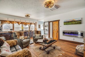House (3 Bedrooms) | Interior - 1 Blk to Main St! Crystal Connection Montrose Home (Montrose)