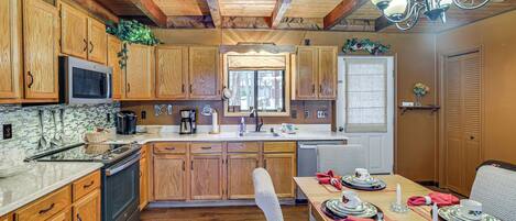 House (3 Bedrooms) | Interior