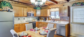 Poconos Retreat in The Hideout Lake Community!
