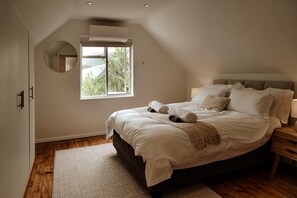 4 bedrooms, iron/ironing board, WiFi, bed sheets - Charming Cottage nestled in the Valleys of Hout Bay (Cape Town)