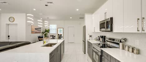 House (3 Bedrooms) | Interior