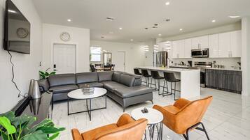 House (3 Bedrooms) | Interior