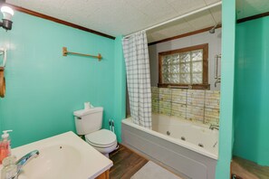 House (3 Bedrooms) | Interior - Lake Views + Dock Access: Georgetown Group Getaway (Georgetown)
