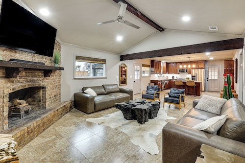 Private Patio & Yard: Pet-friendly Bulverde Home