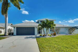 House (3 Bedrooms) | Interior - Waterfront Fun! Cape Coral Home w/ Heated Pool (Cape Coral)