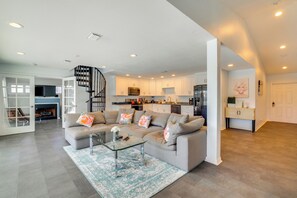 House (3 Bedrooms) | Interior - Waterfront Fun! Cape Coral Home w/ Heated Pool (Cape Coral)