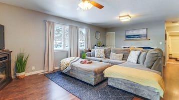 House (2 Bedrooms) | Interior