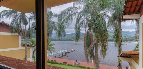 Duplex em Angra dos Reis Frente ao Mar com Pier