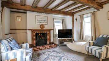 Cottage | Living area