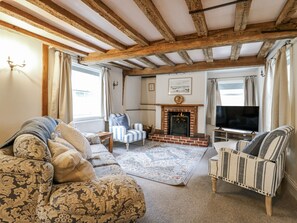 Cottage | Living area - White Gates (Norwich)
