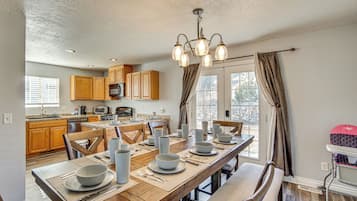 House (6 Bedrooms) | Interior